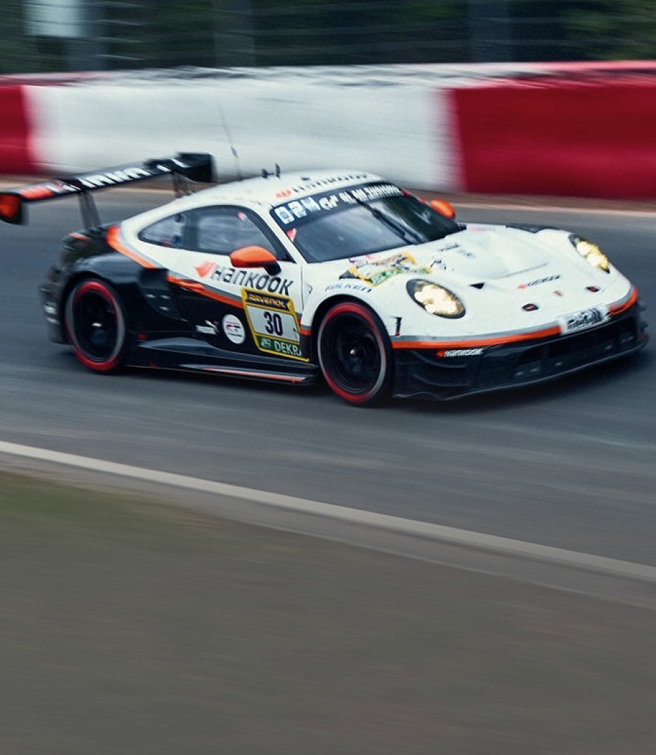 Vehicle equipped with circuit tires
