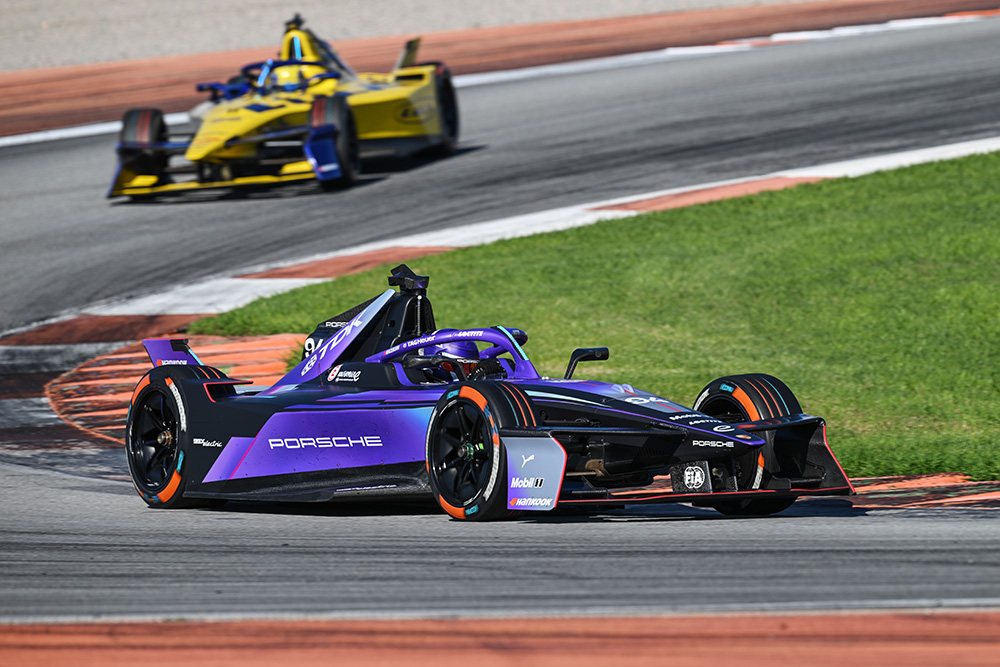 hankook_tyres_impress_at_pre_season_test_for_formula_e_world_championship_in_spain