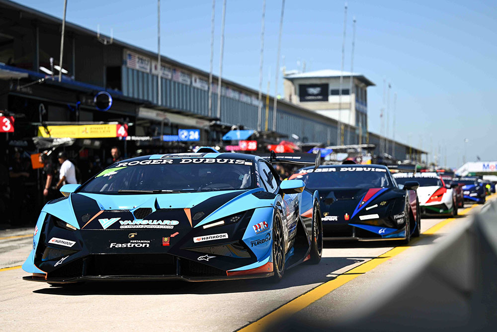 2025_lamborghini_super_trofeo_race_in_action_2