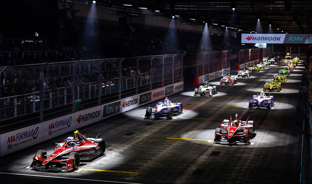 formula_e_s12_round_16_17_hankook_london_e-prix_race_photo_1
