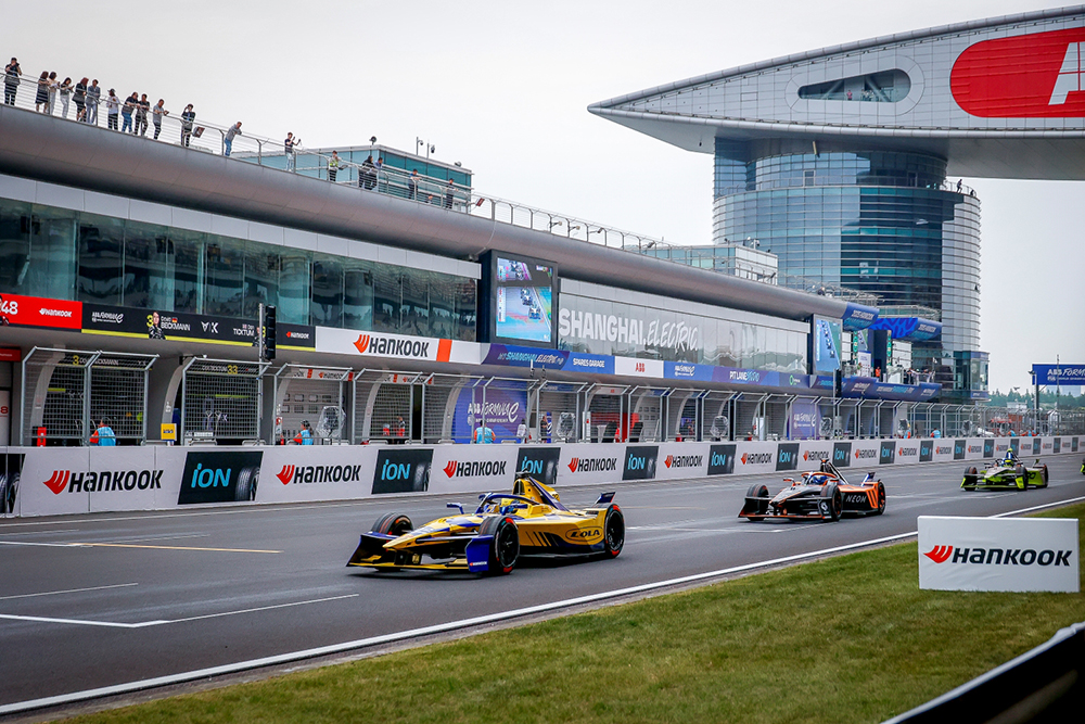 포뮬러_e_2025_한국_상하이_e_prix_경기_장면_1