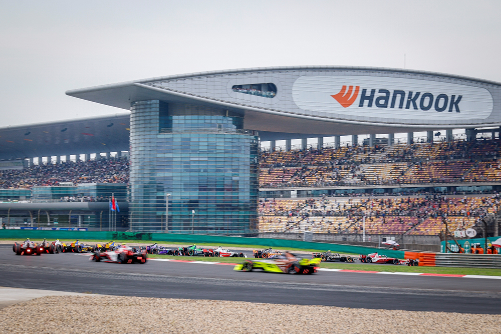 포뮬러_e_2025_한국_상하이_e_prix_경기_장면_2