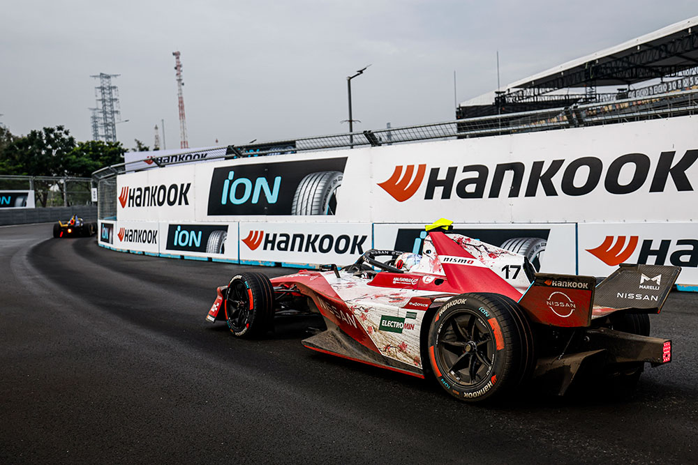 포뮬러_e_2025_자카르타_e_prix_경기_장면
