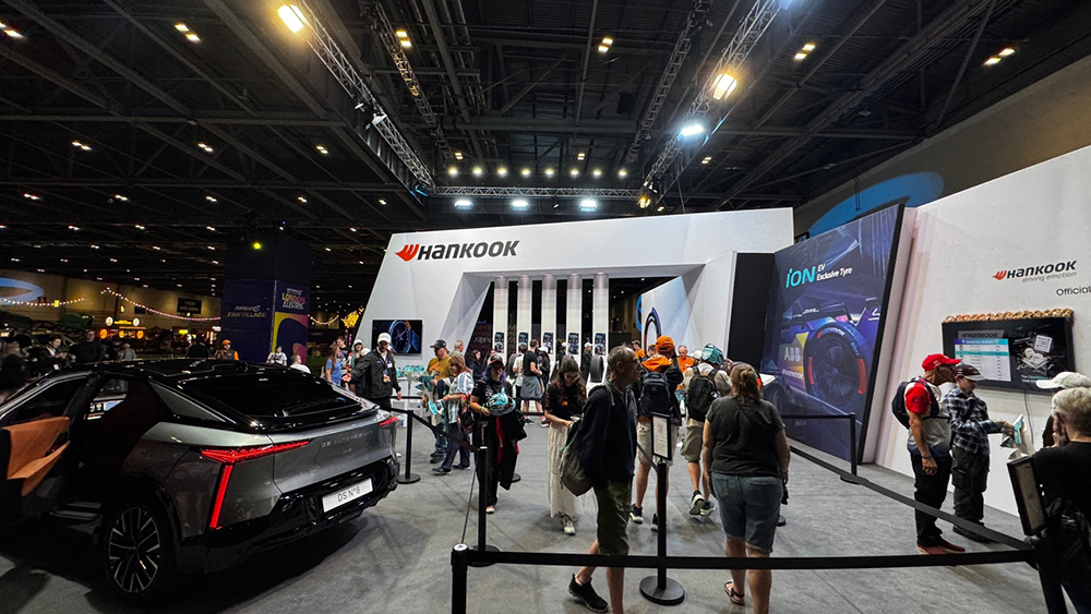 포뮬러_e_팬빌리지의_한국_Hankook_브랜드_부스_전경