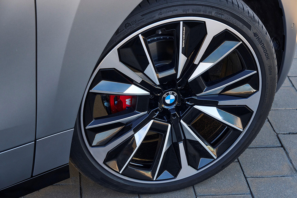 bmw_ix_1