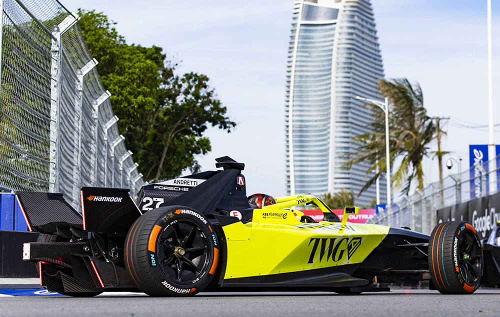 포뮬러_e_시즌_12_2026_산야_e_prix_경기_장면_3
