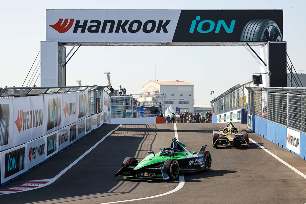 포뮬러_e_시즌_11_5라운드_도쿄_e_prix_경기_장면_1